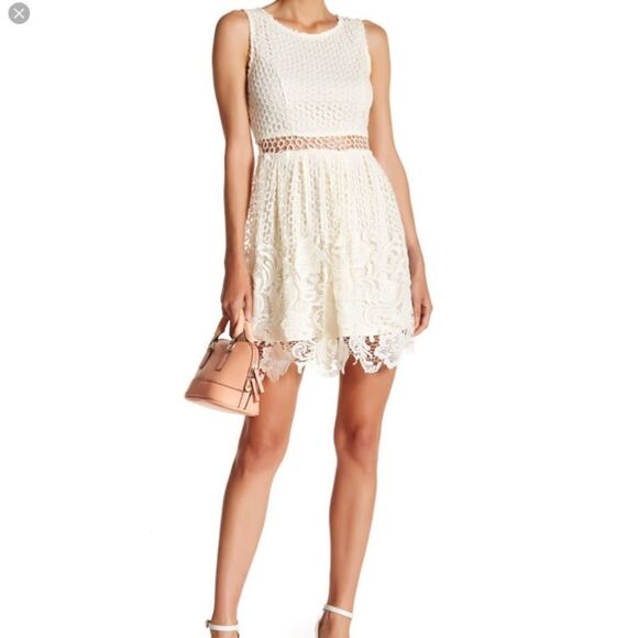 Romeo &amp; Juliet Couture Lace Flare Dress Size M